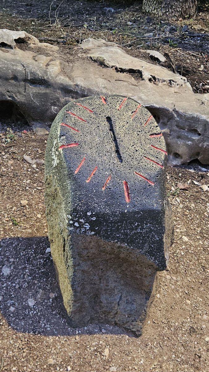 ErezBialer's tweet image. The incredible #israliart of Shuki Zerach - best kept secret artist of the lowe Galilee - a short 🧵
#ancientart #oldtech #ironart #masoneria #basaltart #אמנותישראלית