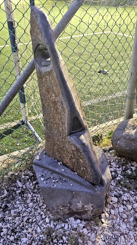 ErezBialer's tweet image. The incredible #israliart of Shuki Zerach - best kept secret artist of the lowe Galilee - a short 🧵
#ancientart #oldtech #ironart #masoneria #basaltart #אמנותישראלית