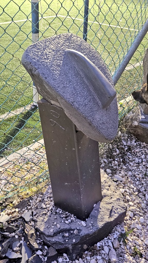 ErezBialer's tweet image. The incredible #israliart of Shuki Zerach - best kept secret artist of the lowe Galilee - a short 🧵
#ancientart #oldtech #ironart #masoneria #basaltart #אמנותישראלית