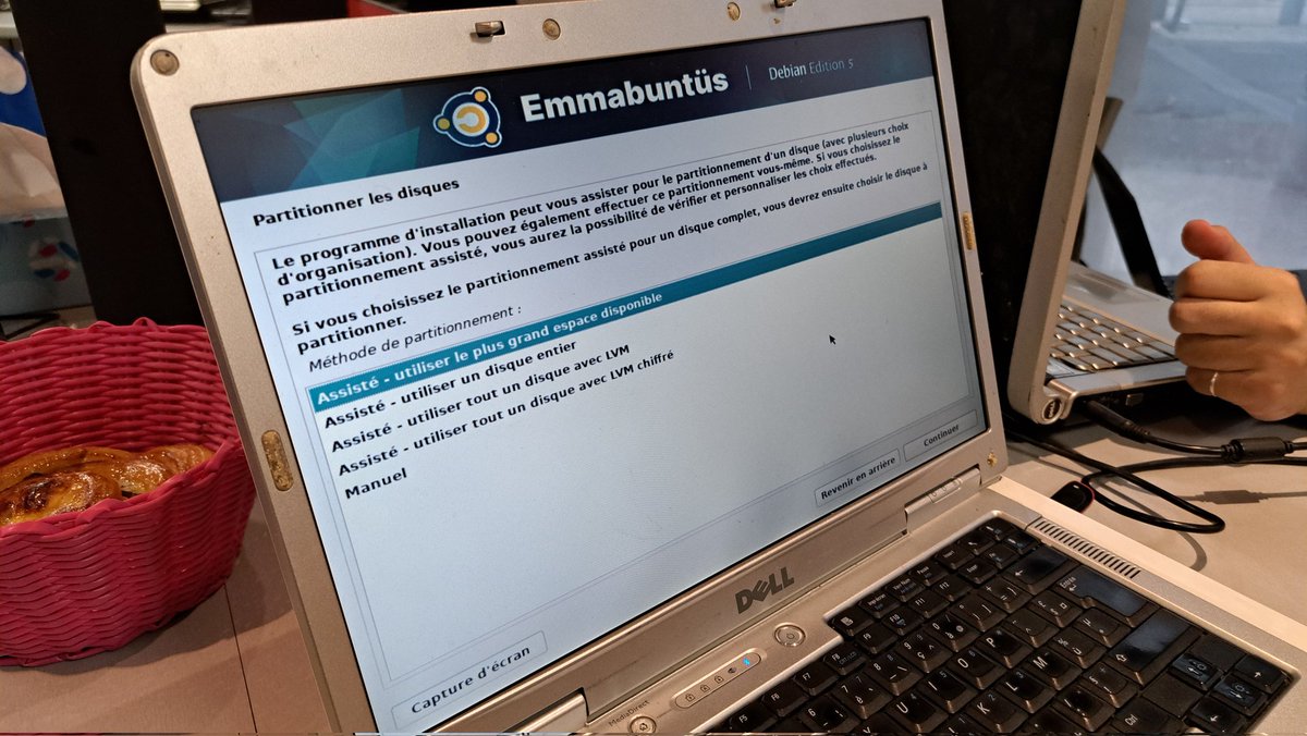 Pascal Arnoux (@pascal_arnoux) on Twitter photo C'est parti pour des installations en série d'<a href="/Emmabuntus/">Collectif Emmabuntüs ♻️💻🐧</a> pour les ordinateurs "Matos Gratos" <a href="/infojeunes/">Isabelle KUNTZ</a> <a href="/Montpellibre/">Montpel'libre</a> merci à <a href="/Syloe_SARL/">Syloé</a> <a href="/apifrorg/">apifrorg</a> C'est parti pour des installations en série d'<a href="/Emmabuntus/">Collectif Emmabuntüs ♻️💻🐧</a> pour les ordinateurs "Matos Gratos" <a href="/infojeunes/">Isabelle KUNTZ</a> <a href="/Montpellibre/">Montpel'libre</a> merci à <a href="/Syloe_SARL/">Syloé</a> <a href="/apifrorg/">apifrorg</a>
