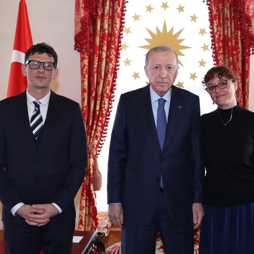 bosunatiklama's tweet photo. Cumhurbaşkanı Erdoğan, Mattia Ahmet Minguzzi'nin ailesiyle görüşmesinin ardından, reşit olmayan çocukların alacağı cezalara yönelik yeni bir düzenleme yapılması talimatı verdi. https://t.co/aRXZmimsxl