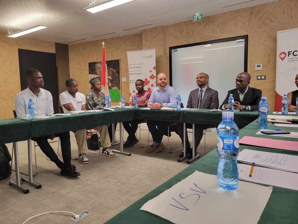 LEGRIN225's tweet image. Nous avons participé à la réunion de clôture du #FCIL avec @AmbCanCI et les OSC partenaires 🇨🇦
✅ Résultats partagés
🤝 Défis discutés
🔥 Engagement renouvelé contre les #MGF
Merci à l’Ambassade du Canada pour son appui ! #Unite2EndFGM #EndFGM #onglegrin
