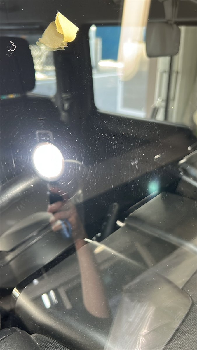 syakariki_one's tweet photo. 車の硝子
水垢、鱗状痕、深い傷！
プロと言われるコーティング屋ですらお断りされる！
ディーラーなら交換
プロ？でも限界？
コーティングは、安全性に全く関係ないが、視界は安全性に深く関与します！
中古書、ビンテージカーなど、
美装は弊社にお任せ下さい。

#remobil
#硝子再生
#広島安佐南区 https://t.co/Q28WUnfeP0