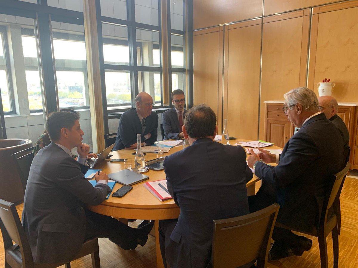 Le ministre <a href="/Eric_R_Lombard/">Eric Lombard</a> et les présidents <a href="/Sauvadet/">François Sauvadet</a> et Jean-Léonce Dupont s’accordent sur la mise en place d’un groupe de travail spécifique sur les finances départementales, dans la perspective du budget 2026.