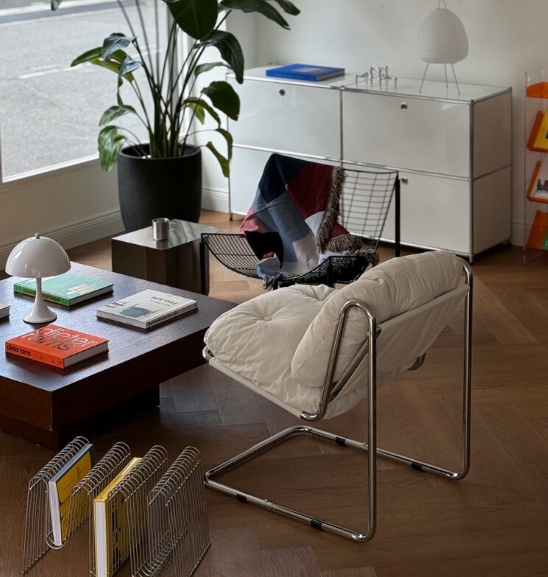 カンティレバーのラウンジチェア、1人用ソファとしてめちゃめちゃ活躍