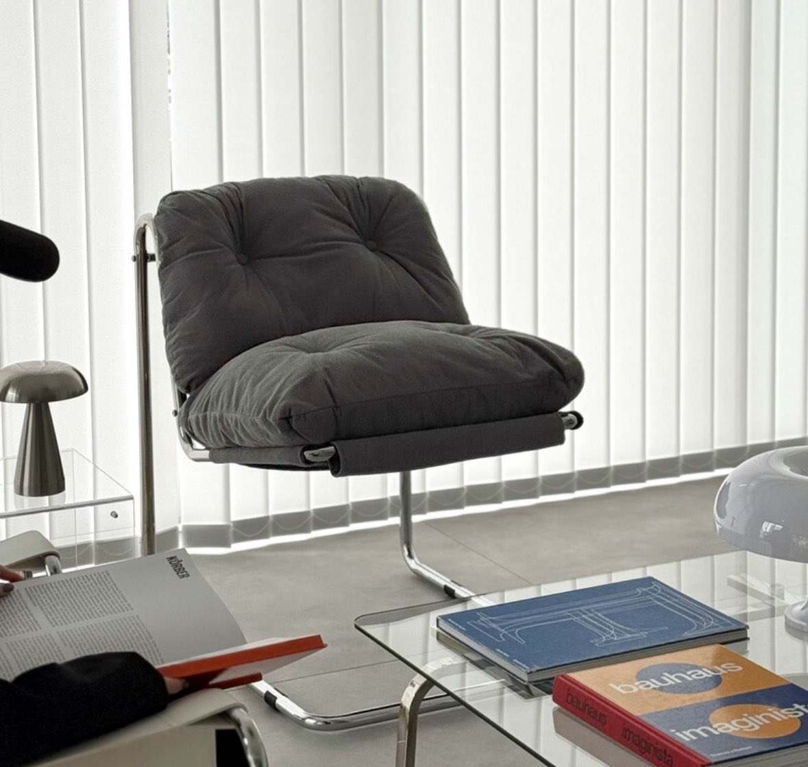 カンティレバーのラウンジチェア、1人用ソファとしてめちゃめちゃ活躍