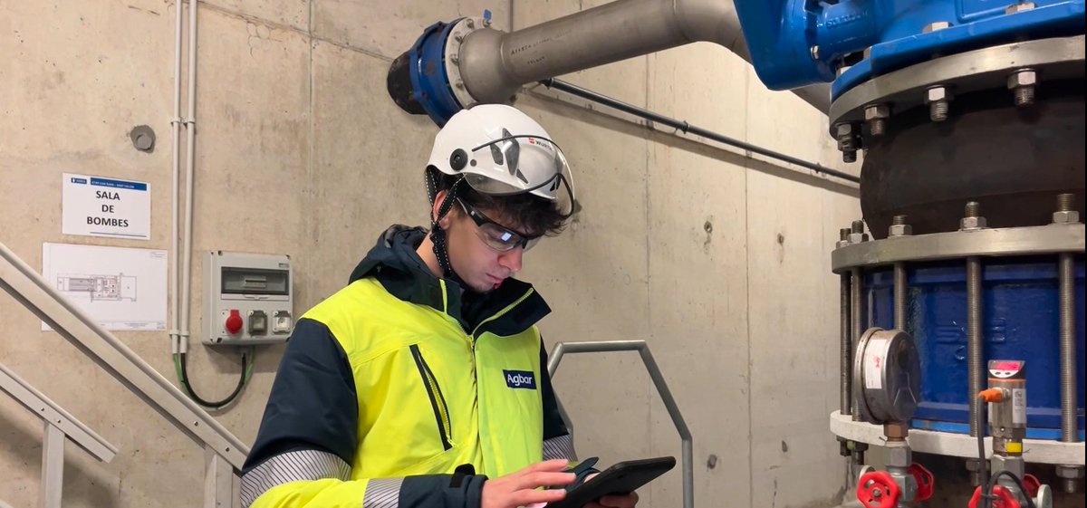 Veolia_Cat's tweet photo. 💧 L’#FPdual amb un enfocament STEAM és clau per respondre a la demanda de personal tècnic altament qualificat en el sector de l'aigua. 

👉 Descobreix de primera mà les oportunitats professionals que ofereix l'#FPdualaigua, un sector estratègic i amb una gran projecció:

https://t.co/DaBh4iX3Hk