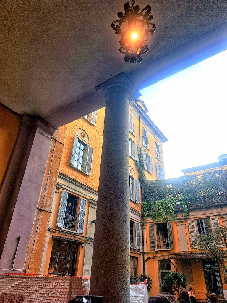 silviabar12's tweet photo. La bellezza è nascosta.
Ci vuole uno guardo attento per non perderla e memoria per non dimenticarla.
#Milano #Androni https://t.co/ma5cHi9Z9p