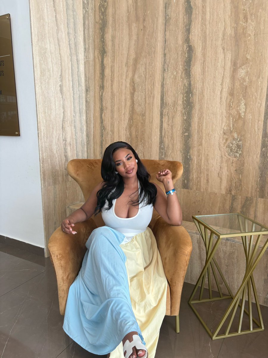 parisfiya's tweet photo. Thanking God for another year 🥂💛 https://t.co/CYPtjoHSAU