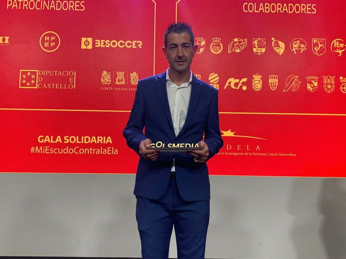 DAVID TERLEIRA:
La leyenda viva del fútbol en Castilla y León.

En una región donde el fútbol se respira en cada rincón y donde el esfuerzo y la humildad son valores sagrados, hay nombres que trascienden el césped y se convierten en parte del alma de su tierra. Uno de esos