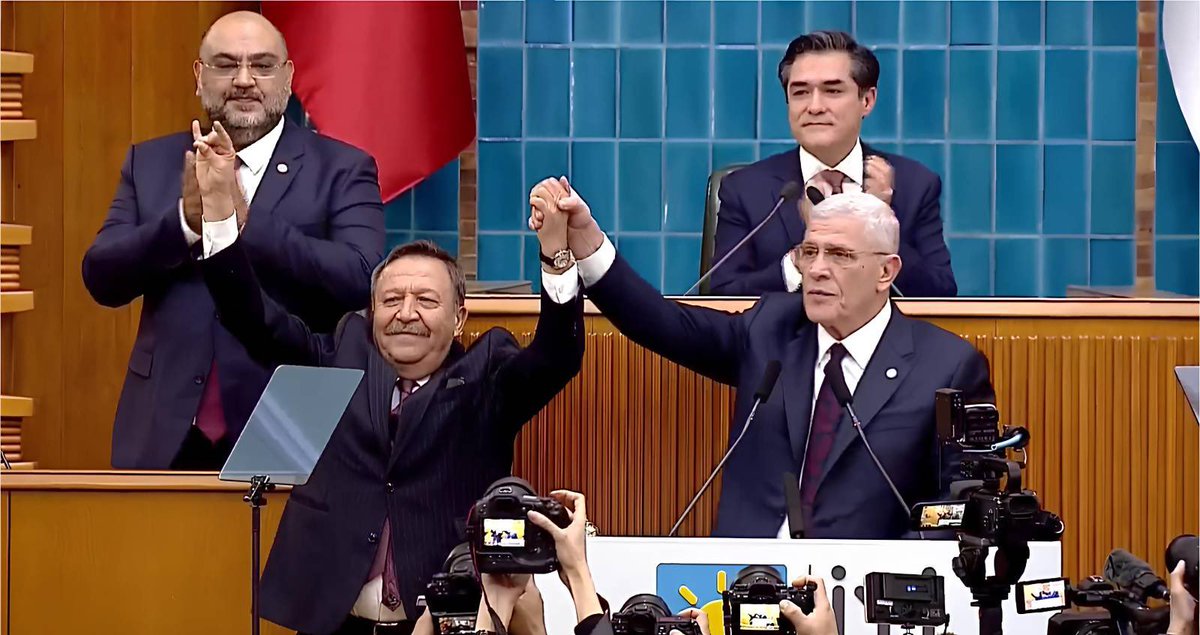 İYİ Partiye katılan Bağımsız Ankara Milletvekili Yüksel Arslan:

"Bebek katili, bölücü, haine umut hakkı isteyenlere karşı tarafsız kalamayız, 

İYİ Parti, teröriste terörist diyen milli vicdanın temelini temsil etmektedir."