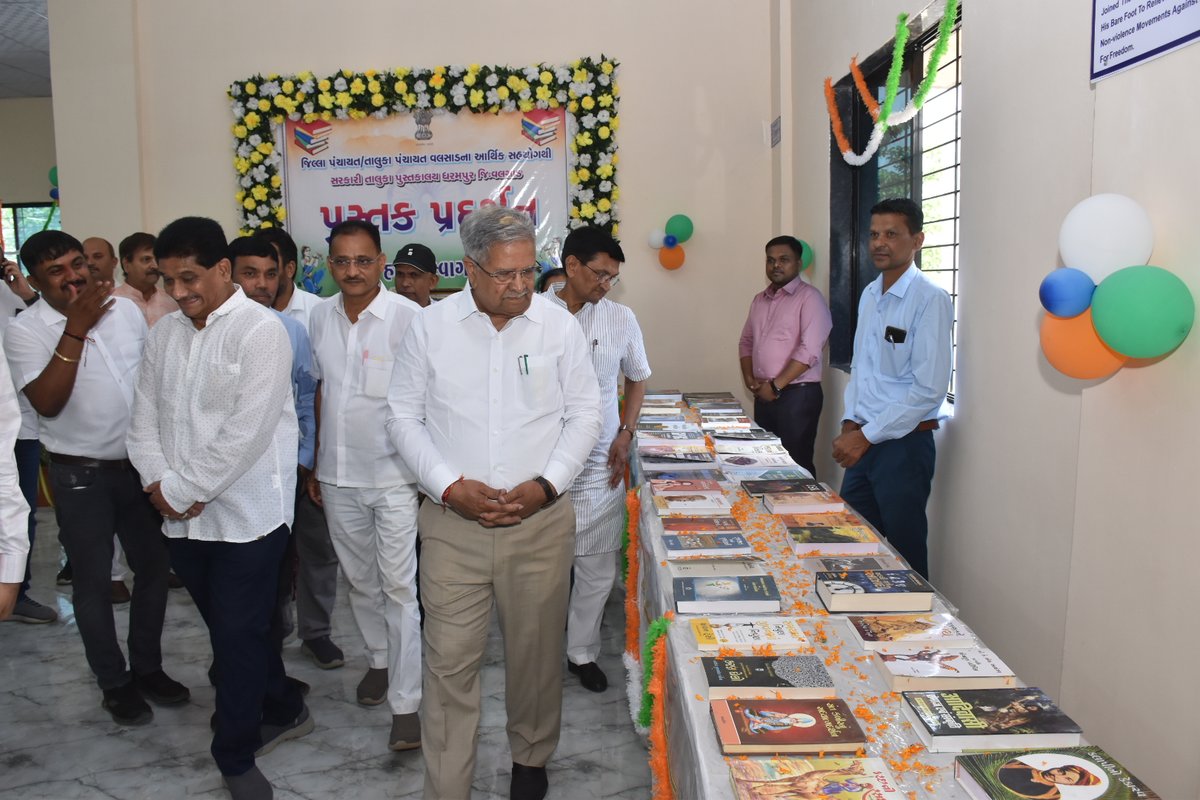InfoValsadGoG's tweet photo. નાણાંમત્રીશ્રી કનુભાઈ દેસાઈના હસ્તે રૂ.૧.૧૫ કરોડના ખર્ચે નિર્મિત સરકારી તાલુકા પુસ્તકાલય ધરમપુરનું લોકાર્પણ

@KanuDesai180
@InfoGujarat
@collectorvalsad
@DDO_VALSAD
#library #newbuilding #lokarpan #forstudents #books #goodoportunities https://t.co/bklwxR8AjJ
