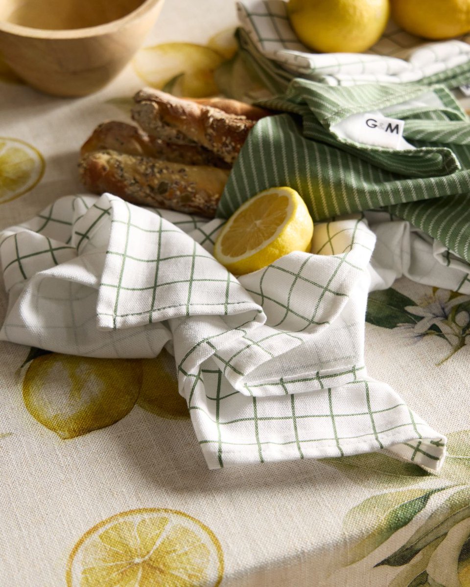 TAKEALOT's tweet image. Planning a big Easter lunch or a relaxed breakfast with family? 🍽️🍗 Whatever your plans, set the table in a way that feels right for you. Shop now and find everything you need to make your table setting special ow.ly/N42o50Vxciy.🌞💙 #Takealot #EasterDining #HomeDining