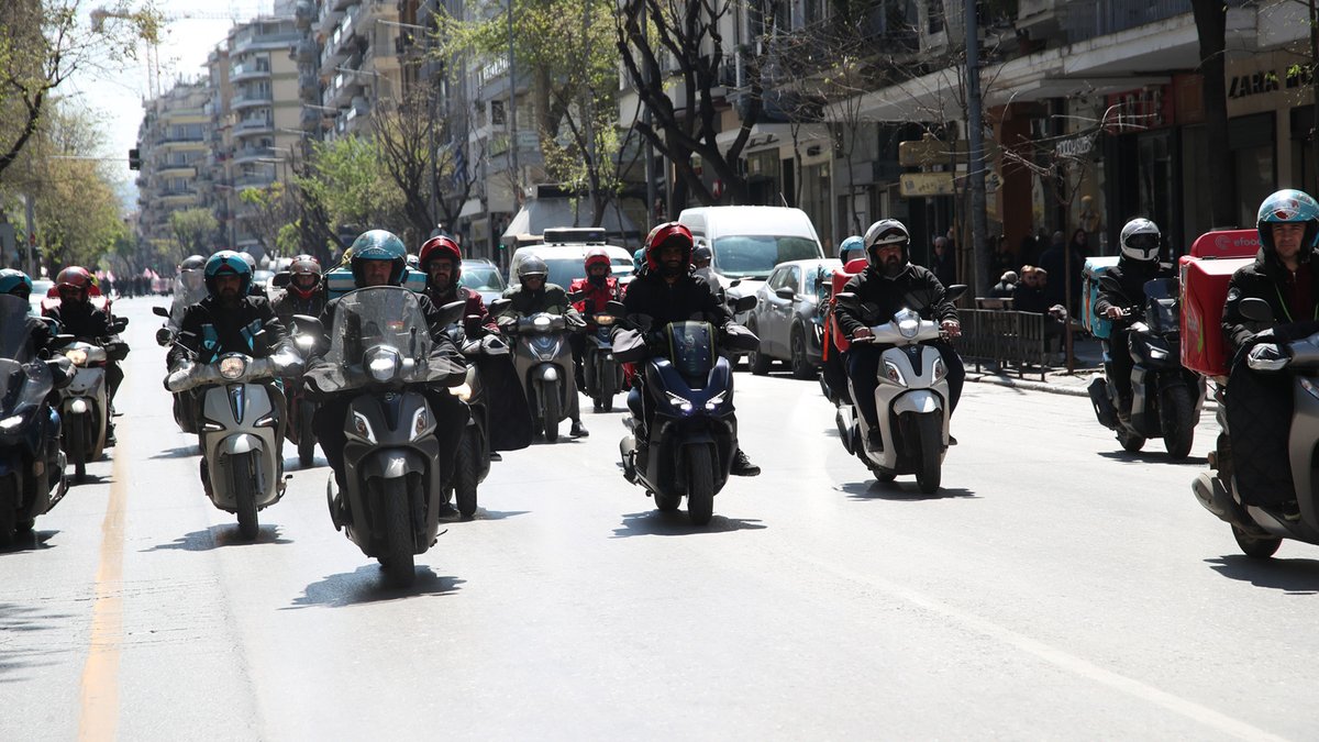 PAMEhellas's tweet photo. Μεγάλη πορεία στους κεντρικούς δρόμους της Θεσσαλονίκης

Στο σύστημα του κέρδους καμία υποταγή!
Σύγκρουση κι αγώνας για την ανατροπή!

#απεργία https://t.co/IfiD82Yoqx