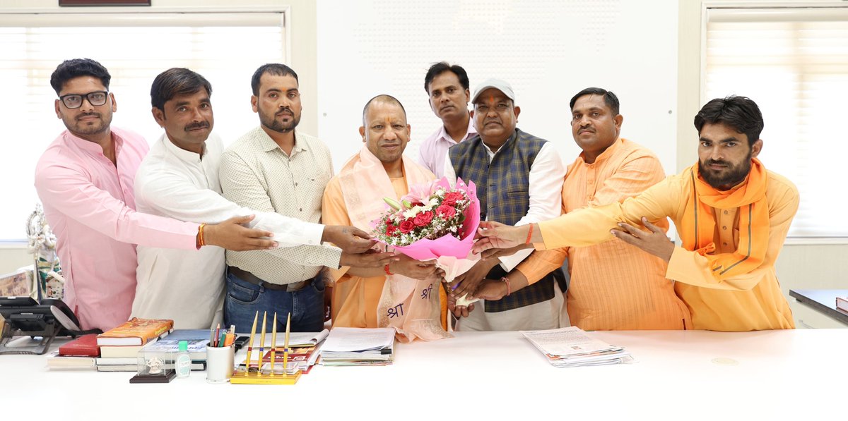 myogioffice's tweet photo. मुख्यमंत्री श्री @myogiadityanath जी महाराज से आज लखनऊ में बंजारा नायक महासभा के राष्ट्रीय अध्यक्ष श्री सरनाम सिंह नायक जी ने शिष्टाचार भेंट की। 

इस अवसर पर श्री किशोर कुमार नायक जी, श्री राम प्रकाश नायक जी, श्री बच्चन सिंह नायक जी, श्री नरेन्द्र सिंह नायक जी, श्री उपेन्द्र कुमार नायक जी एवं श्री दिनेश सिंह नायक जी भी उपस्थित रहे।
