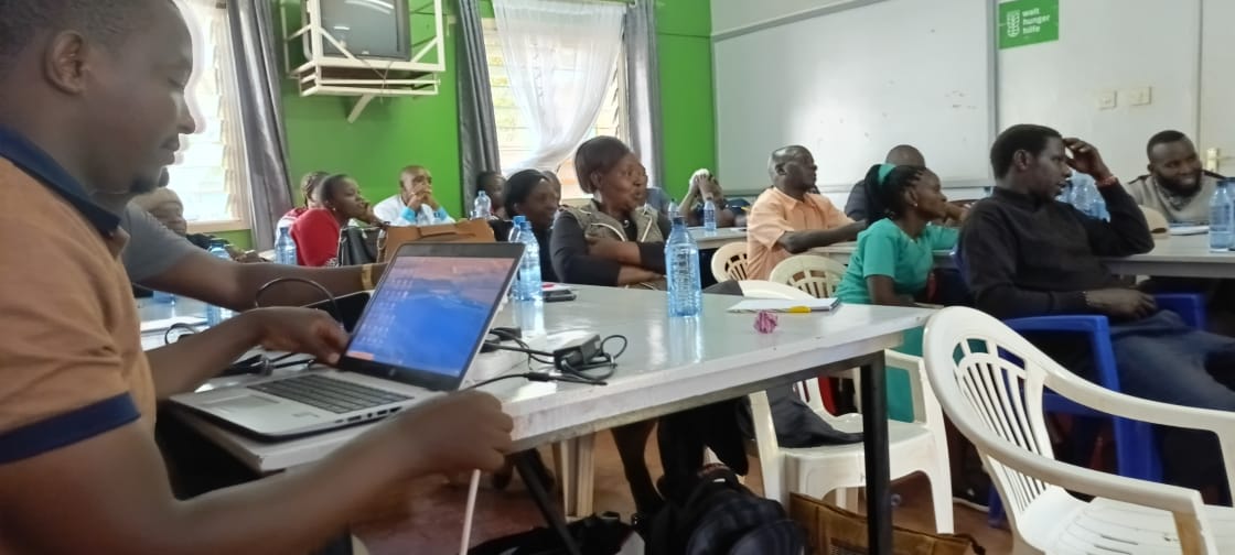 TwendeProjectKe's tweet photo. Twende Project ToT gender and youth champions engagement at makindu. Present are 22 trainees(2 per the 11 wards of chyulu landscape), livestock officers,PFF CBF. The activity is being done at welt hunger hilfe hall near Makindu Law courts, Makindu ward, Makueni county. https://t.co/bqnbmBuVAz