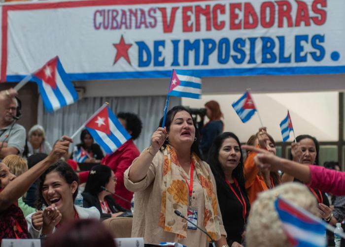 En #Cuba  no hay espacio para la violencia de género
El Código Penal incorporó sanciones accesorias para la protección a la víctima, como la de prohibición de acercamiento a esta o al perjudicado, sus familiares y personas allegadas #CubaSegura Esta noche el tema en #HacemosCuba