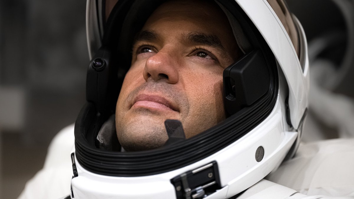 GravityNotFound's tweet photo. Donald Trump has officially nominated billionaire private astronaut Jared Isaacman as the new head of NASA shortly after assuming office. This move marks a significant shift towards private sector involvement in space exploration. 🌌🚀 #SpaceLeadership #NASA https://t.co/2vUzsD3qDu