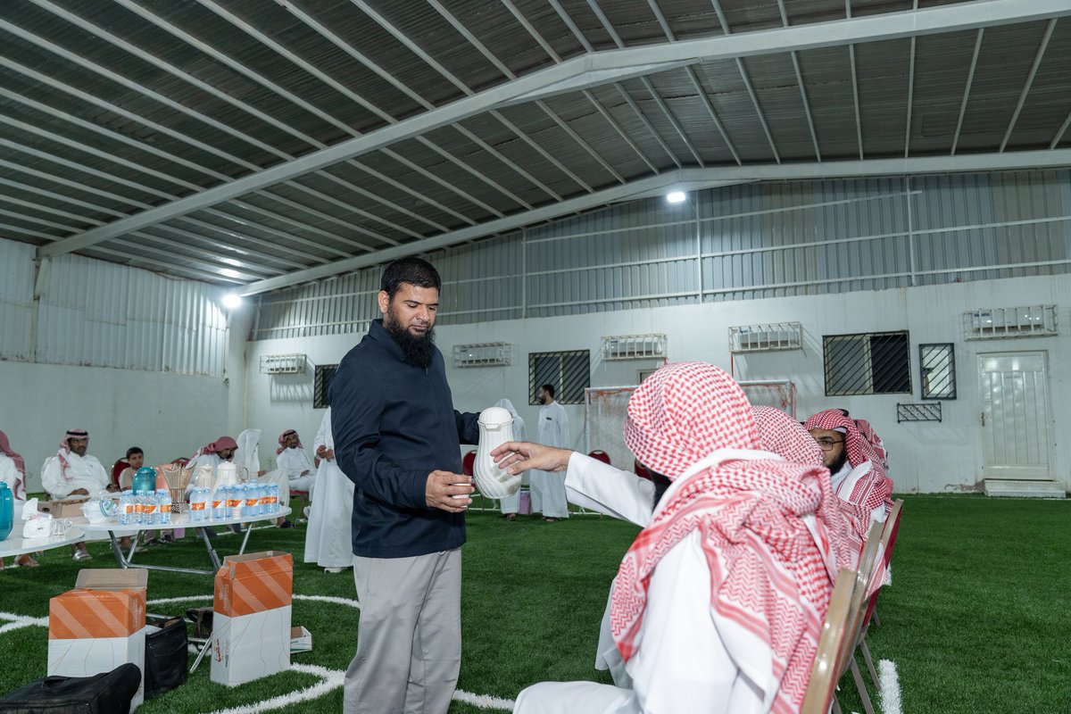 dahicenter's tweet photo. معايدة عيدنا في حينا الجميلة 
 أهمية  اللقاء لتعزيز الروابط بين أهالي الشرق في أجواء ودّية بعد العيد، حيث نتبادل التهاني ونتشارك قصص العيد ♥️🤍
#الضاحي https://t.co/6HDpojbGlh
