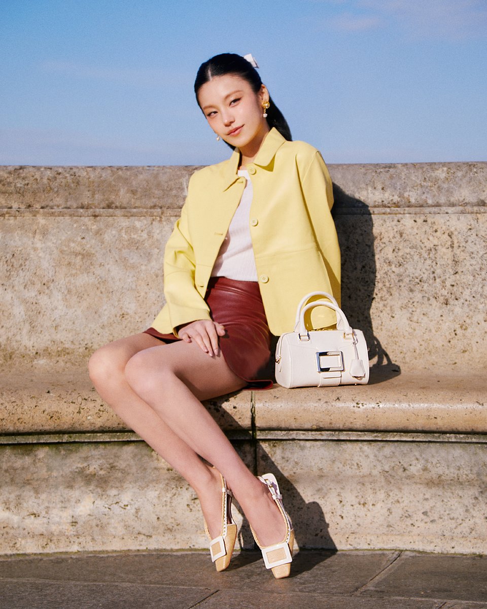 mintmag_th's tweet photo. ส่งภาพเบื้องหลังของสาว #YEJI ที่มาร่วมแคมเปญใหม่ UN ÉTÉ À PARIS คอลเล็กชั่น Spring Summer 2025 กับทาง Roger Vivier พร้อมคอมพลีทลุคไปกับไอเท็ม และแอคเซสเซอรี่ใหม่จากทางแบรนด์ เรียกได้ว่ามาสวย และเข้ากับสาวคนนี้เป็นที่สุด 💚

#YEJIxRogerVivier
#RogerVivier
#YEJI
#GherardoFelloni
#MintNews