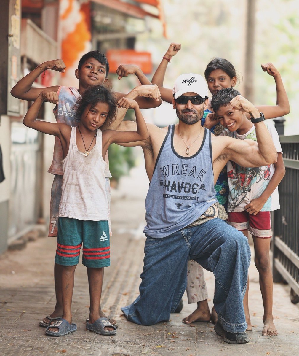 gurruchoudhary's tweet image. Dear friends,
Today, something truly special happened. On a simple road, I met 4 little bundles of joy. I spent a few moments with them — laughing, playing, just being present. And in those moments, I felt something so pure, so real.
Their innocent smiles reminded me how…