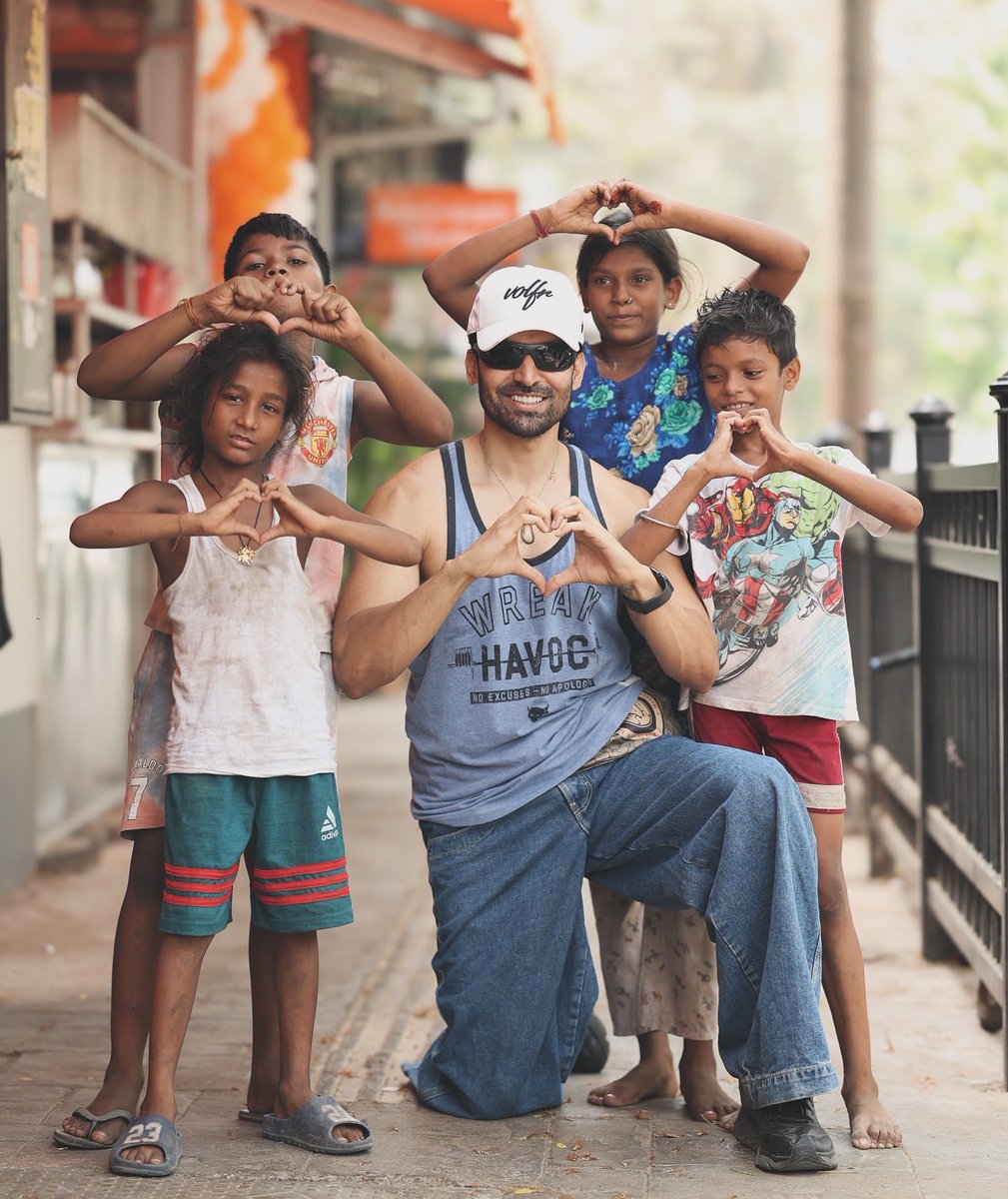 gurruchoudhary's tweet image. Dear friends,
Today, something truly special happened. On a simple road, I met 4 little bundles of joy. I spent a few moments with them — laughing, playing, just being present. And in those moments, I felt something so pure, so real.
Their innocent smiles reminded me how…