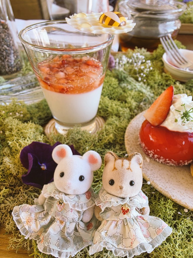 Kyon4u3's tweet photo. かわいすぎるアフタヌーンティーいきました。そしてとても美味しい😋💕
定員さんも丁寧に教えてくれて素敵空間でした！ https://t.co/bucvnxenI9