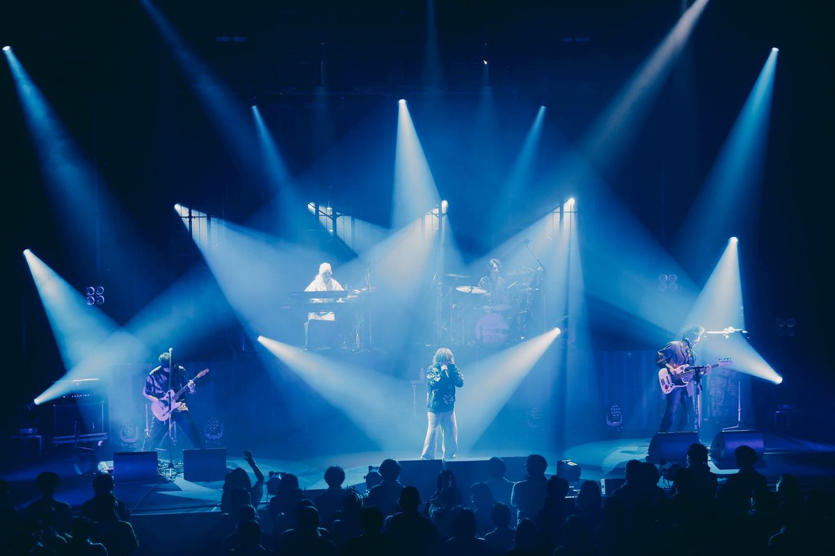 AquaTimezStaff's tweet photo. 【📣オフィシャル先行受付開始】

／
20thを締めくくるラストライブ、

≪Aqua Timez 20th Live -OLDROSE-≫
@国立代々木競技場 第一体育館

💥オフィシャル先行受付開始💥
＼

🎫はこちら⇩
https://t.co/NbasU7yEtM   

FC先行では沢山のお申込みありがとうございました！

本日18:00より、
オフィシャル先行が始まりました✨
この機会をお見逃しなく!!!!!

■Aqua Timez 20th Live -OLDROSE-

日時：2025年12月26日（金）・27日（土）
会場：東京・国立代々木競技場　第一体育館
26日　開場 17:00　開演 18:00
27日　開場 16:00　開演 17:00

■料金：前売り￥11,000（税込）/ 当日￥11,500（税込）
※LEDリストバンド付き

■枚数制限：4枚

■オフィシャル先行   
受付期間：2025/4/9(水)18:00～2025/4/20(日)23:59              
当選発表：2025/4/23(水)15:00予定
入金期間：2025/4/27(日)23:00まで

#AquaTimez
#AquaTimez20th
#アクアタイムズ
#代々木第一
#OLDROSE