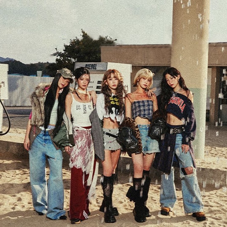 FIMBASE's tweet photo. LE SSERAFIM has surpassed a total of 4 BILLION streams on Spotify!

— They now become the 2nd fastest K-pop group to reach this milestone! Congratulations 🎉

LE SSERAFIM 4 BILLION SPOTIFY
#LE_SSERAFIM_4BILLIONonSPOTIFY
#LE_SSERAFIM #르세라핌 https://t.co/T2MtGMIF12