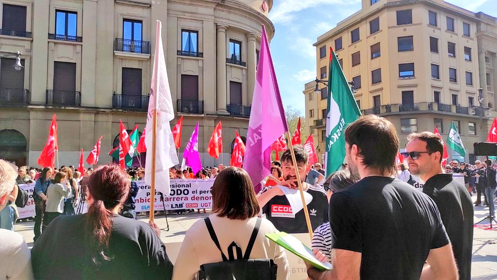 ELANafarroa's tweet photo. @ELAHezkuntza @ElaOsasunbidea Zerbitzu publikoen aldeko greba Nafarroan‼️

📢Mejorar las condiciones laborales para mejorar los servicios públicos https://t.co/pkeM9oWjud