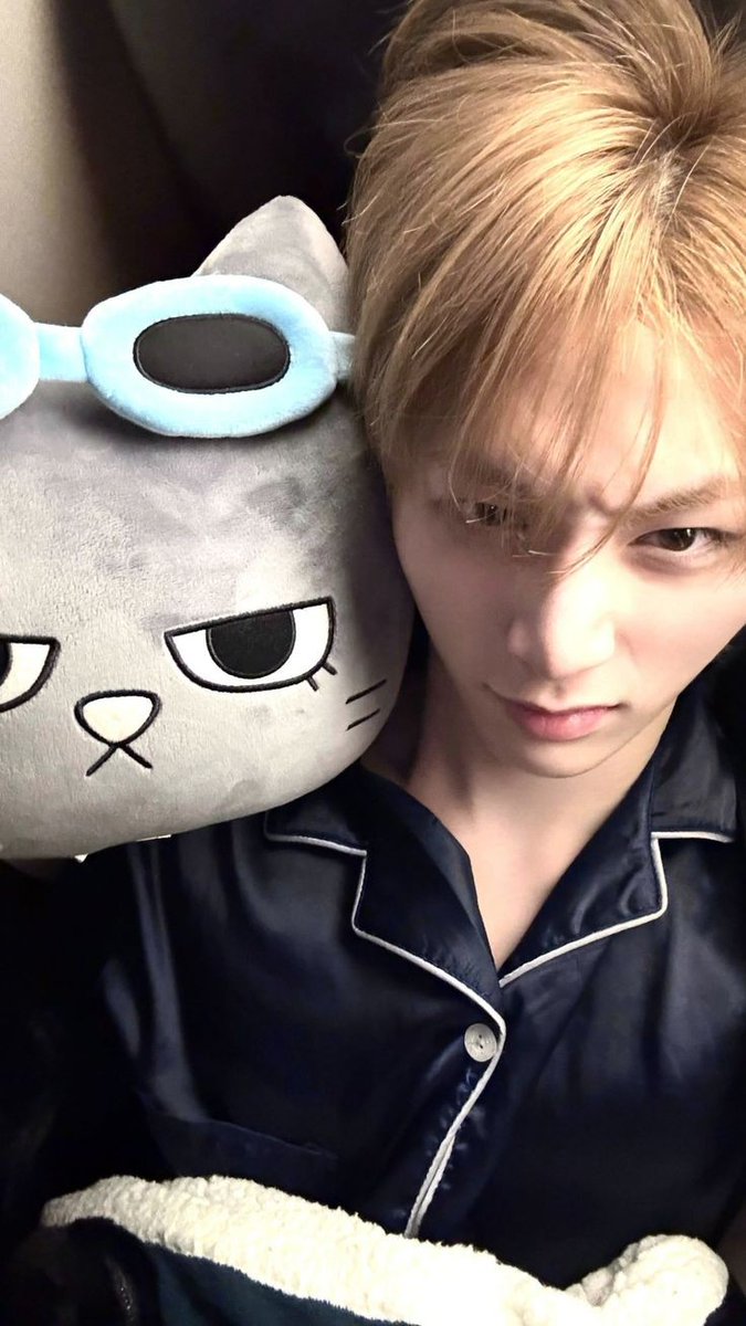 hii, I'm ina~ looking for interactive moots (⁠≧⁠▽⁠≦⁠) !! 

– ina , 🇵🇭
– not new to #stantwt #kpoptwt (js came back 😭)
– any fandoms are welcome, i like meeting new ppl (⁠✿⁠^⁠‿⁠^⁠)

like/rt are appreciated, thank u~!