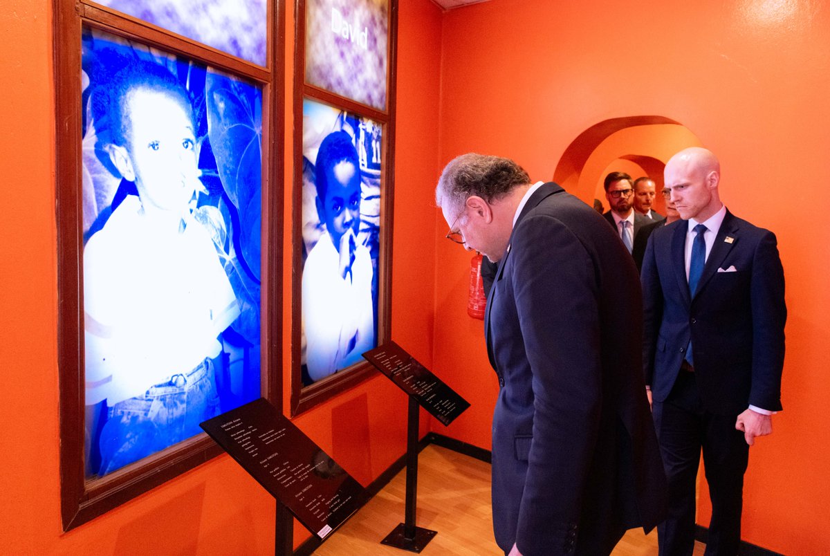 The U.S. Senior Advisor for Africa, Mr. Massad Boulos and his delegation paid their respects to the victims of the Genocide against the Tutsi. Through a guided tour of the exhibition, they gained deeper insight into its history, causes, realities, consequences, and Rwanda’s