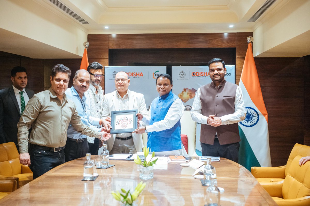Playgrotoyindia's tweet photo. Proud moment for Playgro!
Our Director Mr Manu Gupta met Honourable Chief Minister of Odisha, Shri Mohan Charan Majhi, and presented our new Role Play Range —designed for the next generation of young minds, creators, and little dreamers!
#Playgro #RolePlayRange #CMOdisha https://t.co/l5PuudmzHA
