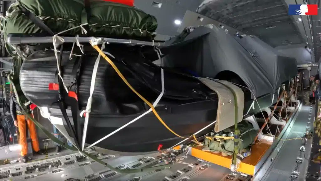 top_force's tweet photo. ⚓️🇫🇷 #COS #FORFUSCO French @DGA airdrops naval #SpecialForces #RHIB #ECUME from #A400M #Atlas https://t.co/dXa55xgnCA https://t.co/Z6m39TiwEq