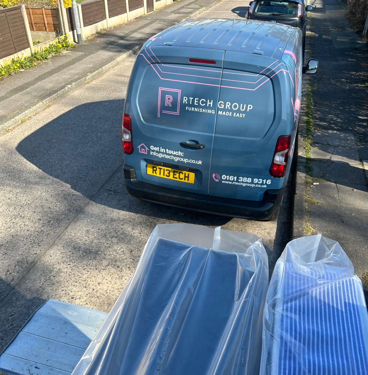 rtechgroup's tweet photo. From the back of the van to a room of your choice. 

Delivery within 24/48 hours from order confirmation. 

#FurnitureAndAppliances
#UrgentDeliveries
#SocialHousingSpecialist https://t.co/szSaPn4TsX