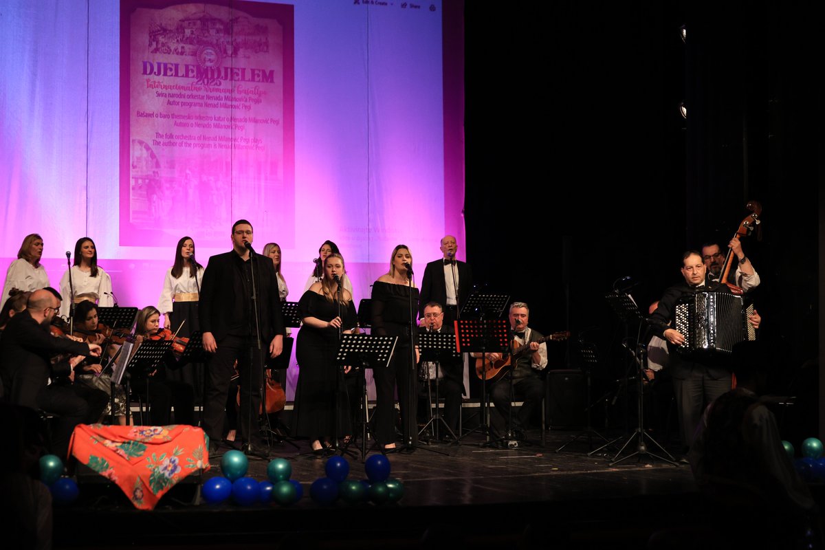 Поводном Међународног дана Рома, министар <a href="/tomezig/">Tomislav</a> говорио је синоћ на свечаној академији „Један народ – хиљаду прича“ одржаној у Књажевско - српском театру у Крагујевцу.
⬇️
minljmpdd.gov.rs/ministar-zigma…