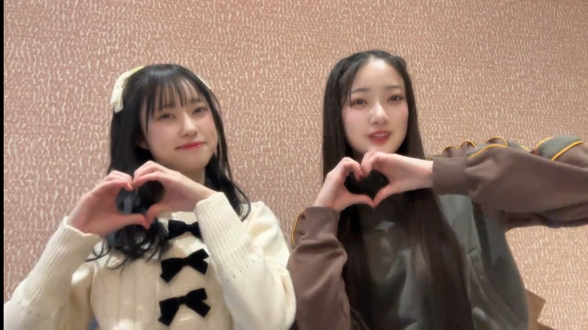 101509_ichi's tweet photo. アサちゃん、ツアー初日にプレゼントしたカーディガン早速着てくれてるー😍✨
おリボンコーデ、最高にかわいすぎる🎀
リリイベで話す話題増えたっ！
アサちゃんありがとう～🫶💛そして結海ちゃんもありがとう！
@yukinko_asahi

 https://t.co/doCHKzcNpe https://t.co/lAjvFkr6nA