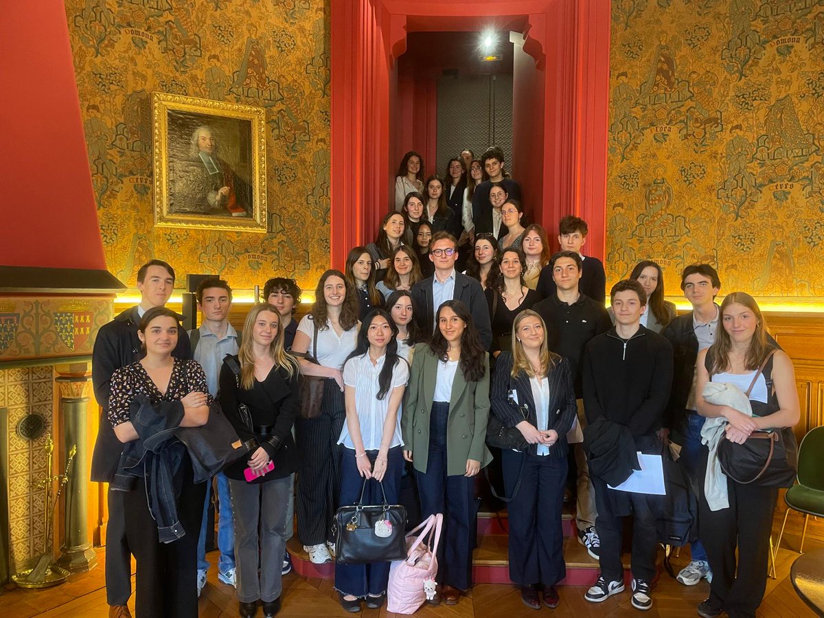 Collège et École de droit d'Assas tweet media