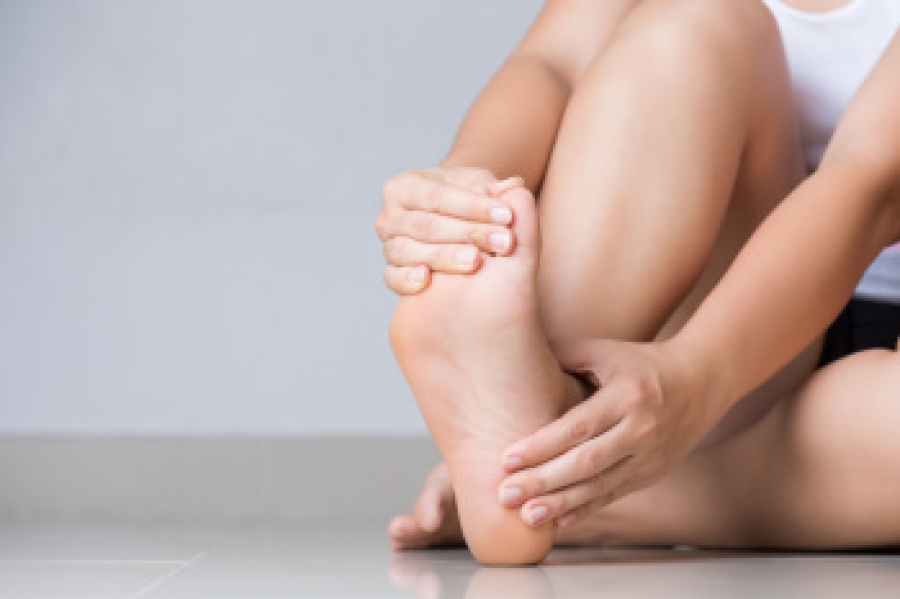 PodiatryCenter_'s tweet photo. Effective Stretches for Arch Pain Relief https://t.co/0qG6ibE106 https://t.co/Q9Er9qMpPo