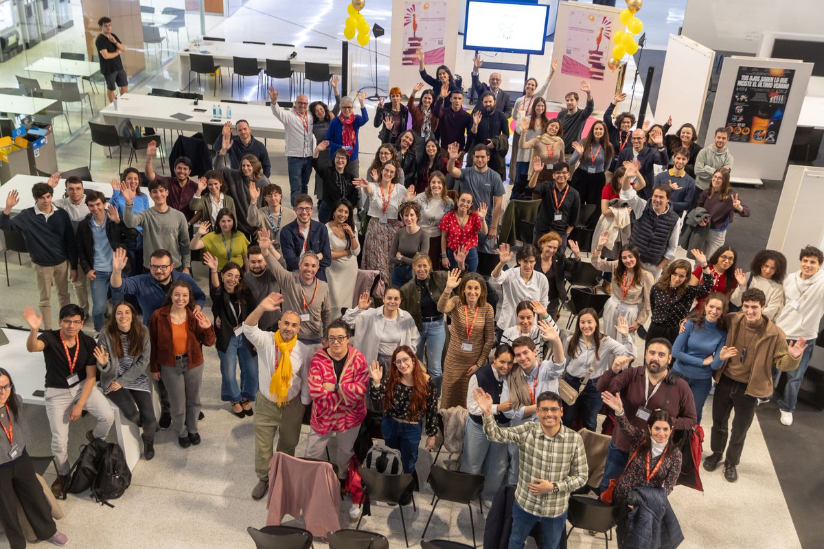 unav's tweet photo. La Universidad celebra "La fiesta de los investigadores", para acercar la ciencia a la sociedad.
Rodrigo Redondo, del @CIMA_unav, y Carmen Callizo, del @ICS_unav, ganaron en monólogos, y Elena Perugini, de @MedUNAV, en la de póster científico.
👉 https://t.co/DEeRmXp7GG https://t.co/hxbeRUbWa3