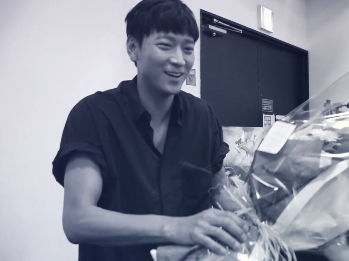 tunagudokk's tweet photo. 아니 일하는 모드 on/off가 너무 확실한 거 아니냐고요ㅋㅋㅋㅋ
귀여운 남자. https://t.co/VdrssWGWGU