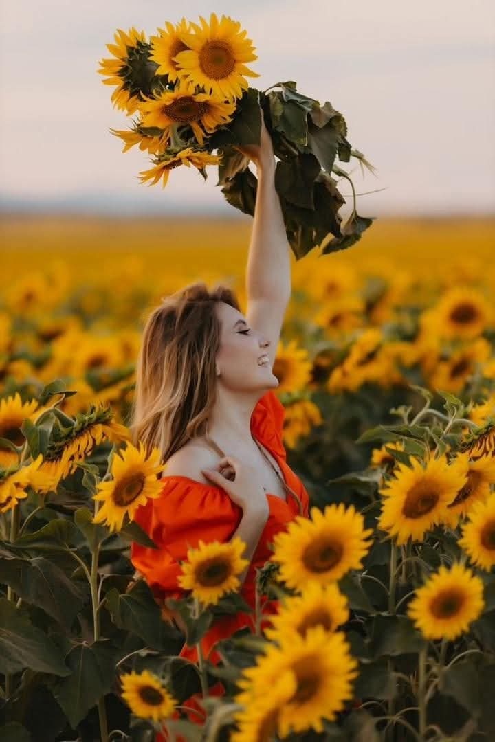 I_Am_Ms_LaLa's tweet photo. I need someone in the Florence area, once sunflower season begins to take pics of me. *pics as inspiration purpose only* #chapter50 https://t.co/3SWScnwWyZ