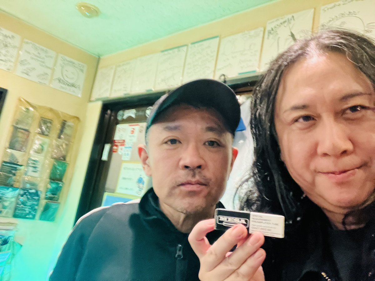 defiledjapan's tweet photo. 我々のリハーサル拠点スタジオZotに来たら今週末からジャパンツアーをするフレンチデスコアのDvrkのリハーサルと日本が誇るHellchildのレコーディングに遭遇。一緒に一枚とりました。
なかなか貴重なショット。

2枚目は英一郎さんにメサブキ真空管（12ax7）を頂きました。ありがとうございました。 https://t.co/iAwvv5eY9u