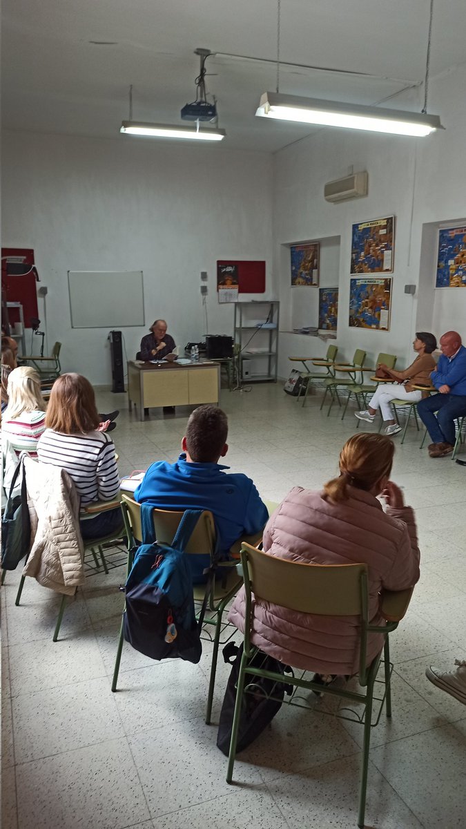 escolapiascabra's tweet photo. Nuestro Claustro tuvo la suerte de recibir al sacerdote malagueño @ferminnegre, integrante del grupo musical cristiano IXCIS, para recibir una charla sobre nuestra vocación, los retos actuales de la escuela y las distintas perspectivas con las que nuestra labor se puede valorar. https://t.co/aJPUabSvrO