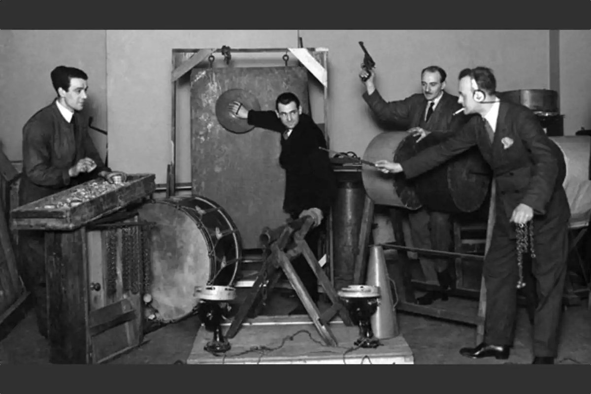 #CUAV2425441115C
Redacta y explica los aspectos más interesantes del vídeo:
Los sonidos de la animación: construyendo nuevos mundos desde el sonido. 
Realiza un eje temporal de esta profesión, de su evolución y de los diseñadores más importantes para la historia del cine.
🔼MD