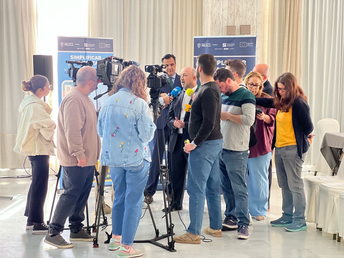LuismaRinconPer's tweet photo. Es de agradecer que la Ciudad Autónoma, concretamente la DGSI, ponga el foco en la ciberseguridad.
Muy interesante la jornada que se celebra hoy en el Melilla Puerto.
Y agradecidos porque #Serglobin ponga también su granito de arena en este primer encuentro.
#innovación https://t.co/brejCp2F3j
