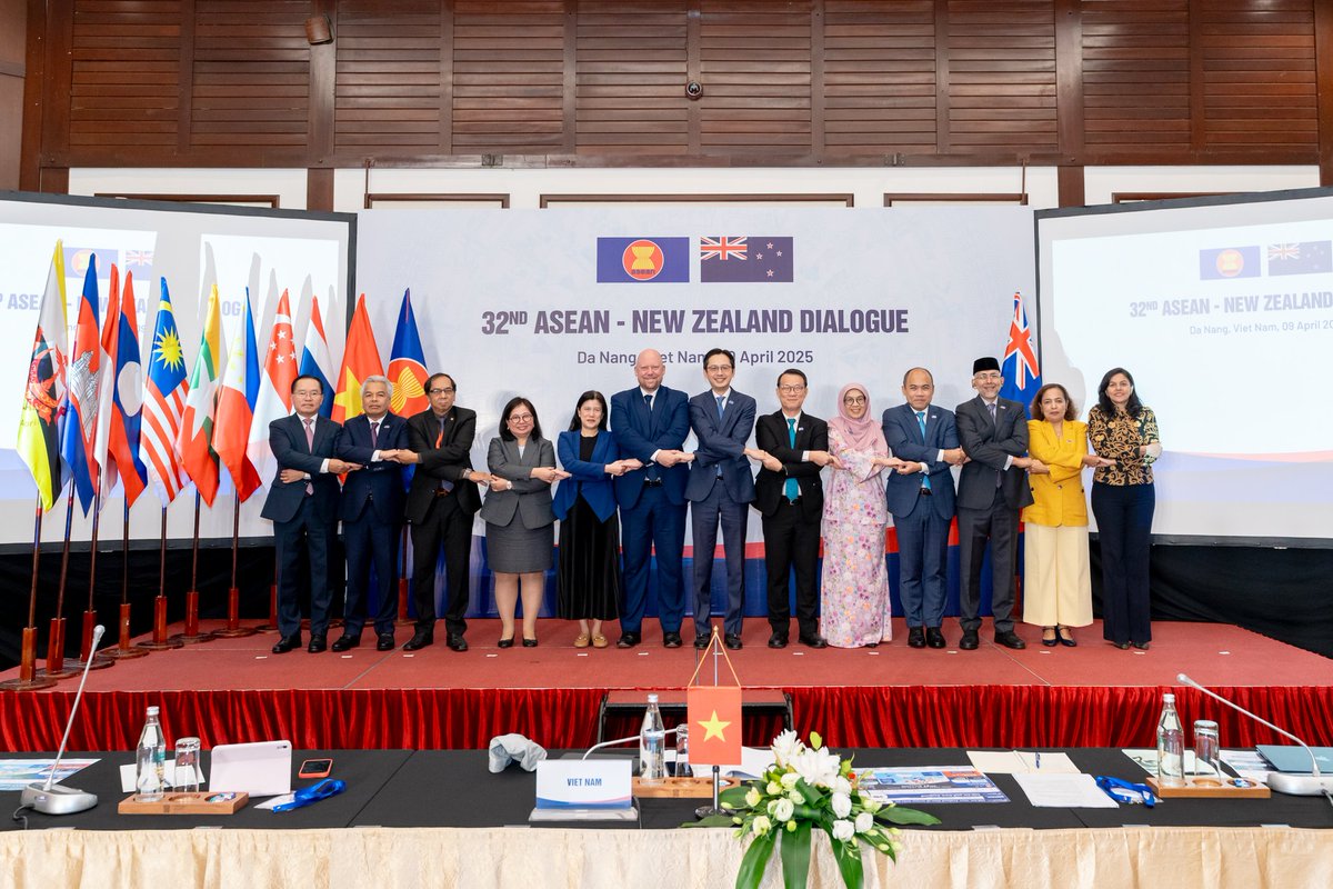 MalaysiaMFA's tweet photo. Secretary General Dato’ Sri Amran Mohamed Zin led 🇲🇾's delegation to the 32nd ASEAN-New Zealand Dialogue on 9 April 2025 in Da Nang, Viet Nam. 🇲🇾 shared its priorities &amp; deliverables under the ASEAN Chairmanship 2025, anchored on the themes of inclusivity &amp; sustainability. (1/7) https://t.co/VJytA3BosY