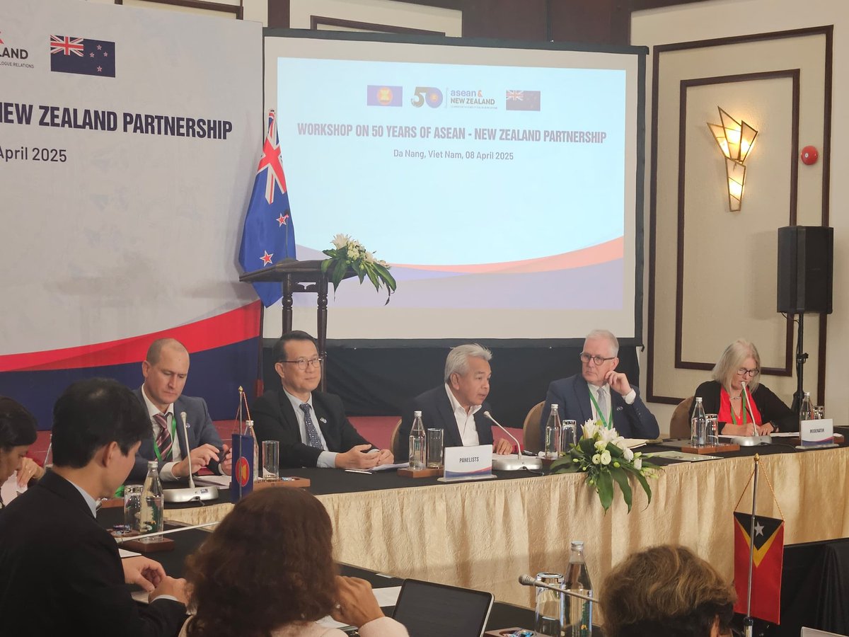 MalaysiaMFA's tweet photo. Secretary General Dato’ Sri Amran Mohamed Zin led 🇲🇾's delegation to the 32nd ASEAN-New Zealand Dialogue on 9 April 2025 in Da Nang, Viet Nam. 🇲🇾 shared its priorities &amp; deliverables under the ASEAN Chairmanship 2025, anchored on the themes of inclusivity &amp; sustainability. (1/7) https://t.co/VJytA3BosY