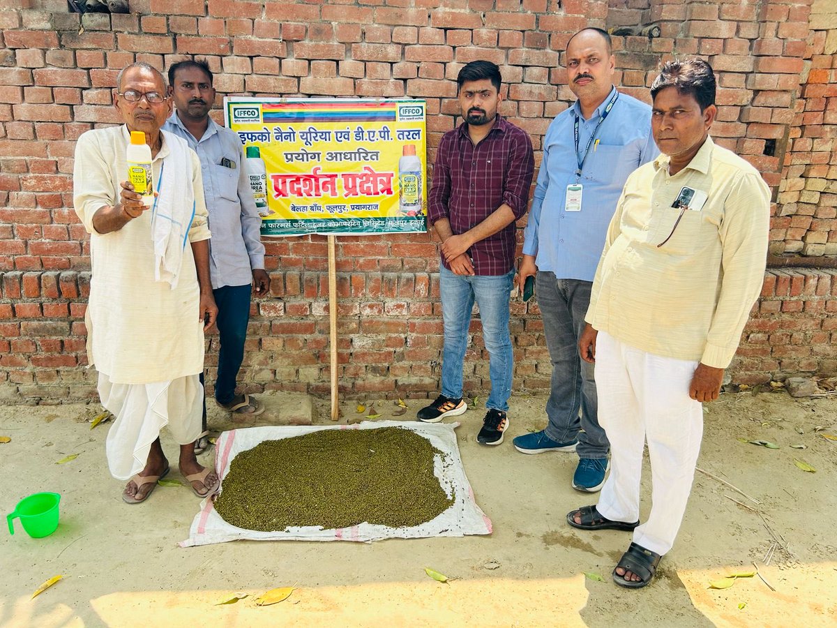 sanjaykudesia's tweet image. कल दिनांक 08/04/25 को हुई किसान चौपाल के बाद आज नैनो डी ए पी प्रक्षेत्र प्रदर्शन हुआ *
किसान का नाम - विजय बहादुर पटेल 
गाँव -बेलहाबाँध 
ब्लाक - फूलपुर 
जनपद - प्रयागराज 
फसल- मूंग
बीज शोधन की तिथि -09/04/2025
बुवाई - 09/04/2025
मो. न 8155917534 ⁦@IFFCO_PR⁩ #NANODAP