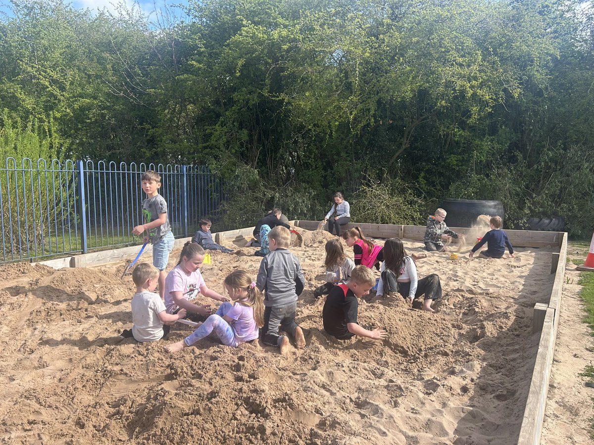MrswhiteY6's tweet photo. Holiday club fun! 🏖️🚲 One child even learned to ride a bike by 10am @AlthorpeKeadby https://t.co/Tcp3ckdCE2